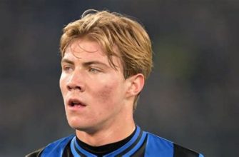 Rasmus Hojlund Age Height Hairstyle (Football)