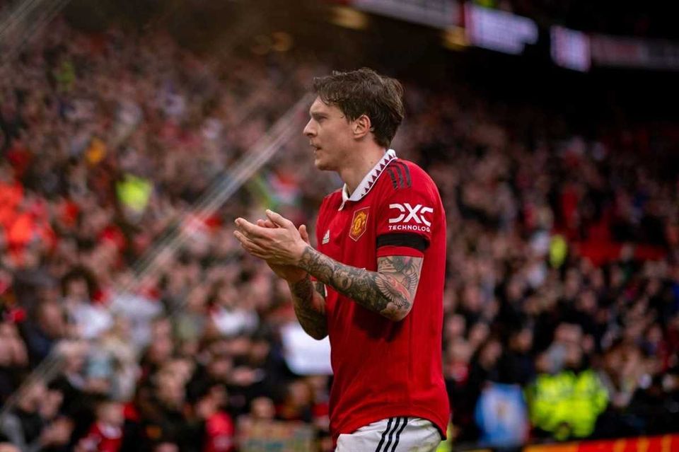 Victor Lindelof's Contractual Landscape